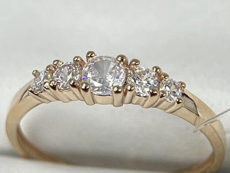 На фото Золотые кольца в Казахстане №кольцо из красного золота с фианитом 16.5 вес 1.27 г:     .