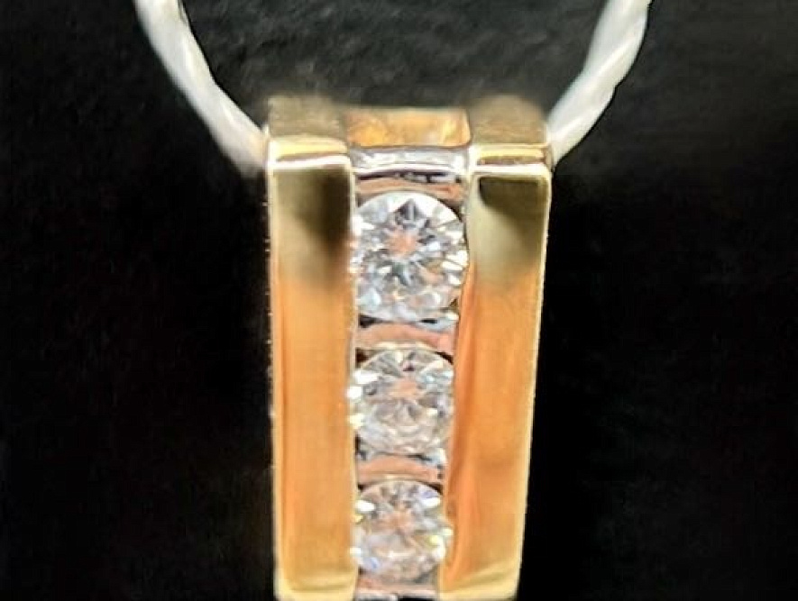 На фото Золотые подвески в Казахстане №подвеска из красного золота с бриллиантом вес 0.7 г:     .