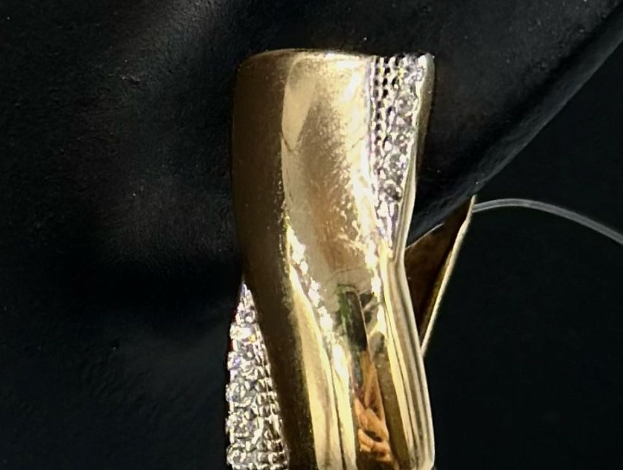 На фото Золотые серьги  №серьги из красного золота с фианитом вес 4.14 г:     .