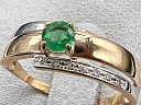 На фото Золотые кольца в Казахстане №кольцо из белого золота с бриллиантом и изумрудом 18 вес 2.09 г:     .