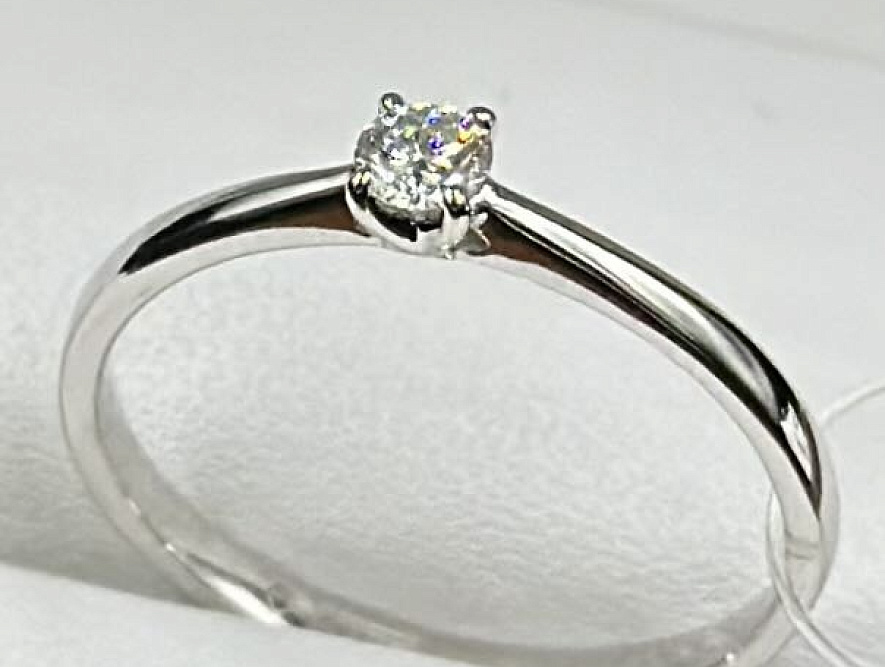 На фото Золотые кольца в Казахстане №кольцо из белого золота с бриллиантом 16.5 вес 1.37 г:     .