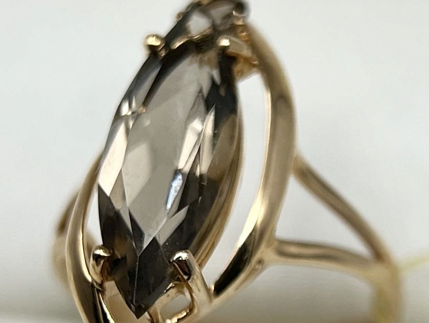 На фото Золотые кольца в Казахстане №кольцо из красного золота с раухтопазом 16 вес 2.31 г:     .