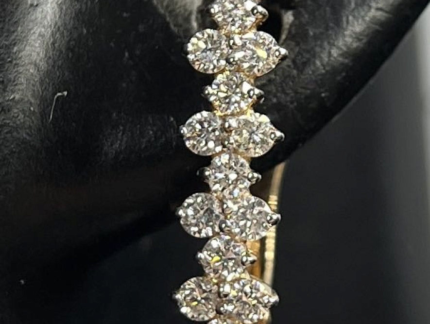 На фото Золотые серьги  №серьги из красного золота с бриллиантом вес 2.76 г:     .