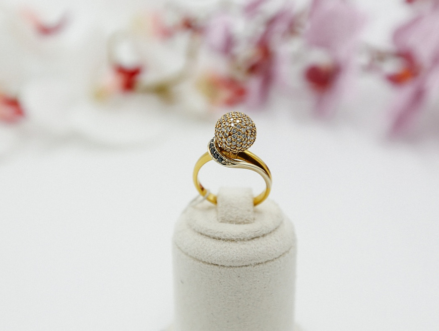 На фото Золотые кольца в Казахстане №1508: Желтое золото Родирование Бриллиант  .