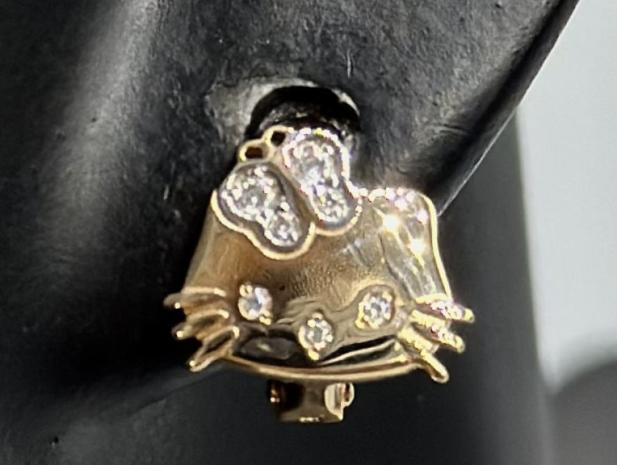 На фото Золотые серьги  №серьги из красного золота с фианитом вес 1.82 г:     .