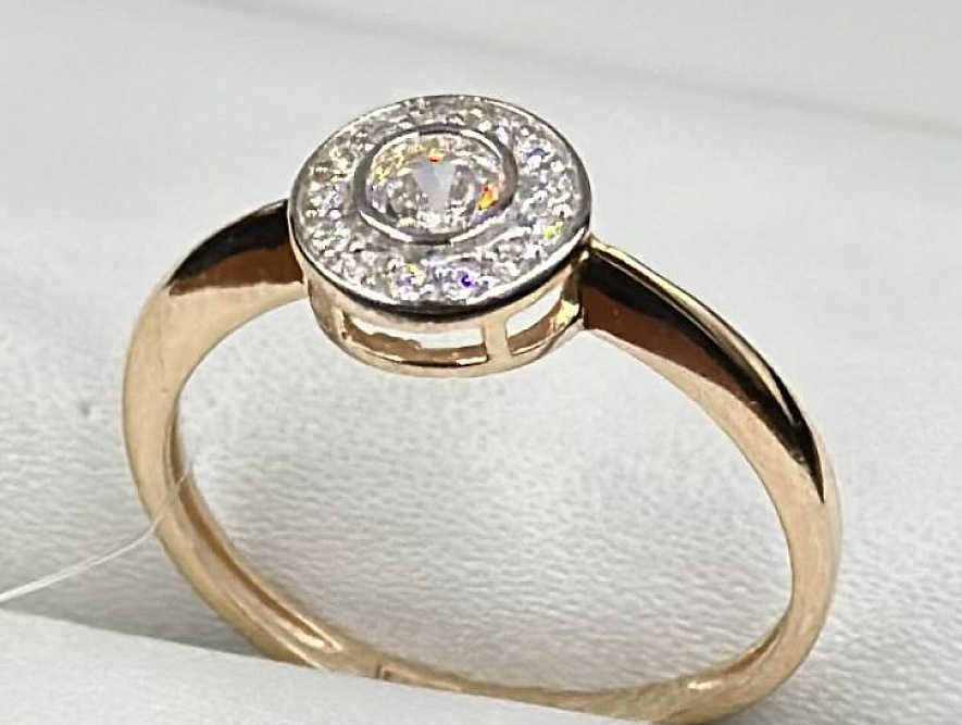 На фото Золотые кольца в Казахстане №кольцо из красного золота с фианитом 16.5 вес 1.57 г:     .