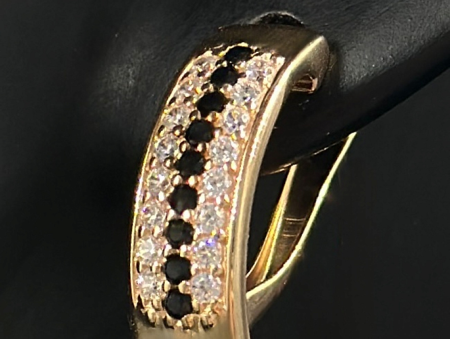 На фото Золотые серьги с янтарем в Казахстане №серьги из красного золота с фианитом вес 4.9 г:     .