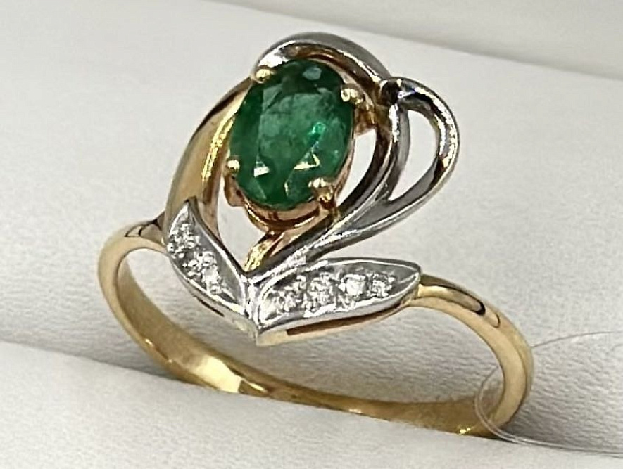 На фото Золотые кольца в Казахстане №кольцо из белого золота с бриллиантом и изумрудом 17.5 вес 2.88 г:     .