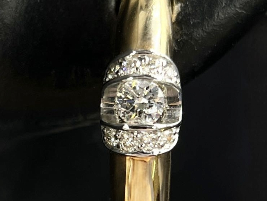 На фото Золотые серьги  №серьги из белого золота с бриллиантом вес 3.89 г:     .