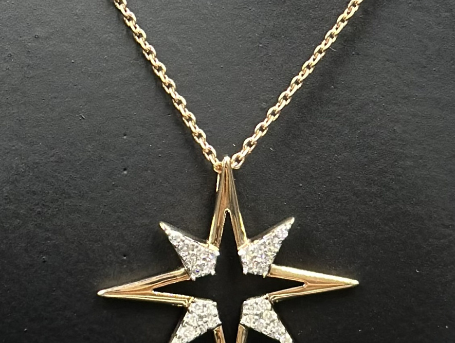 На фото Золотые колье в Казахстане №колье из красного золота с бриллиантом вес 3.26 г:     .