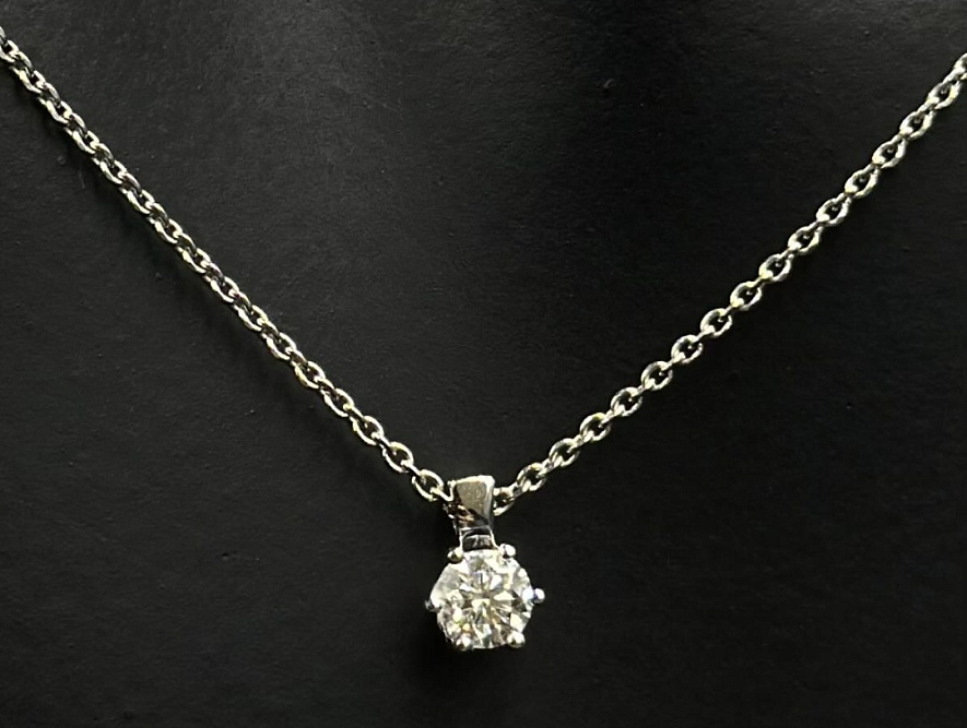 На фото Золотые колье в Казахстане №колье из белого золота с бриллиантом вес 2.45 г:     .