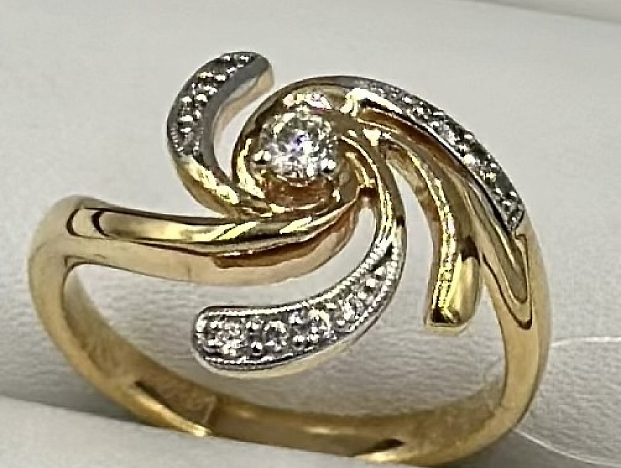 На фото Золотые кольца в Казахстане №кольцо из белого золота с бриллиантом 16 вес 3.55 г:     .