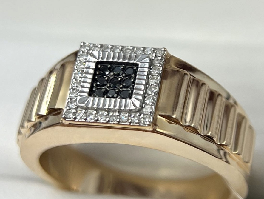 На фото Золотые печатки в Казахстане №печатка из белого золота с бриллиантом 21 вес 4.89 г:     .