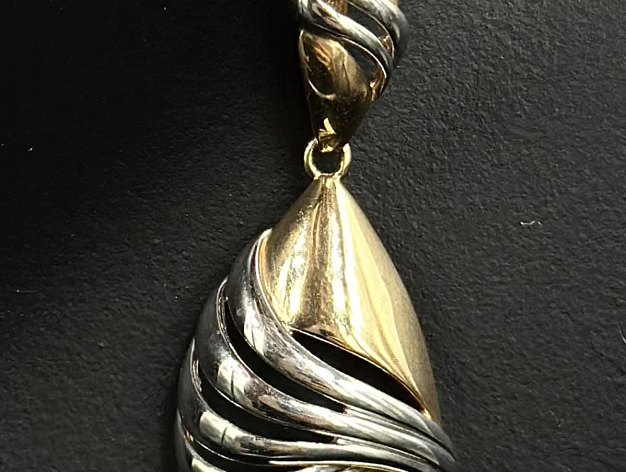 На фото Золотые подвески в Казахстане №подвеска из белого золота без вставки вес 2.67 г:     .