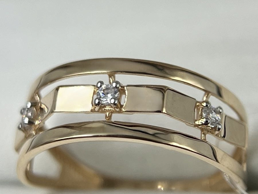 На фото Золотые кольца в Казахстане №кольцо из красного золота с фианитом 17.5 вес 1.41 г:     .