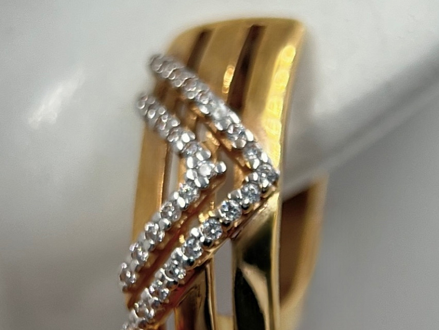 На фото Золотые серьги  №серьги из красного золота с фианитом вес 3.58 г:     .