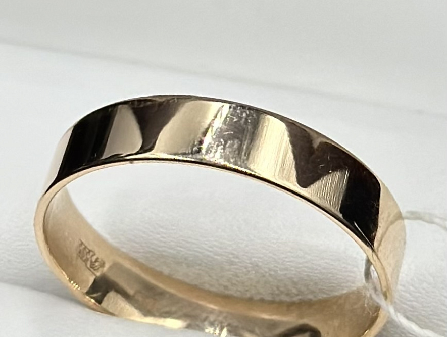 На фото Золотые кольца в Казахстане №обручальное кольцо из красного золота без вставки 22 вес 3.82 г:     .