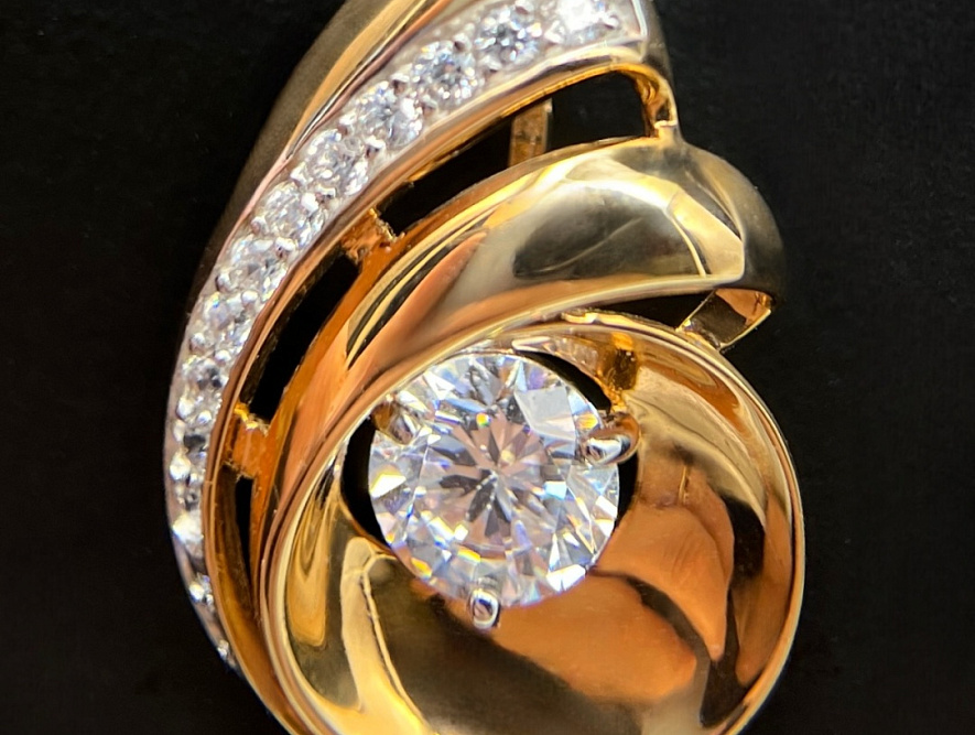 На фото Золотые подвески в Казахстане №подвеска из красного золота с фианитом вес 2.58 г:     .