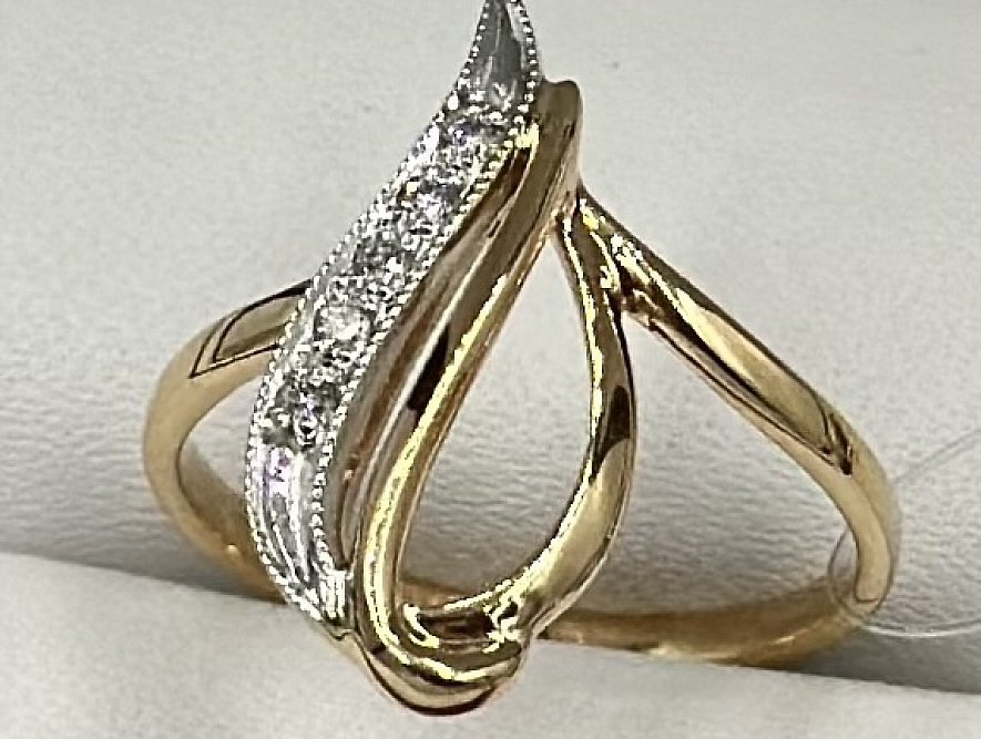 На фото Золотые кольца в Казахстане №кольцо из белого золота с бриллиантом 16 вес 2.32 г:     .