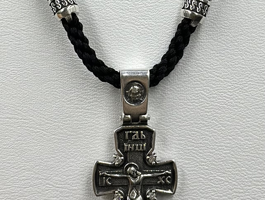 На фото Золотые кресты в Казахстане №крестик из серебристый с деревоом вес 12.79 г:     .