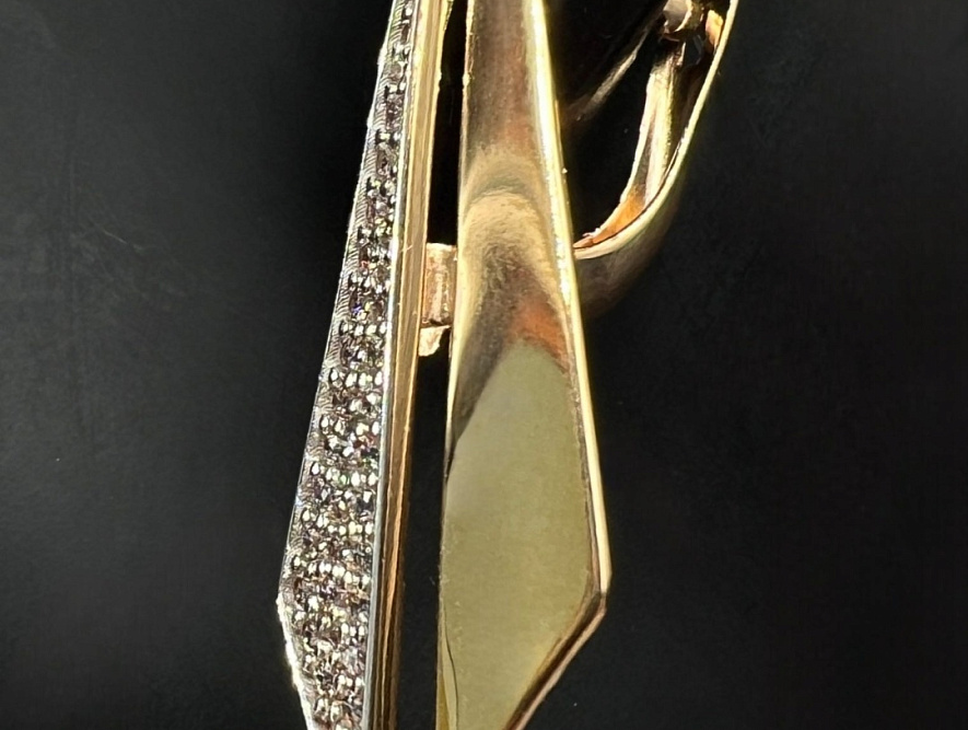 На фото Золотые серьги  №серьги из красного золота с фианитом вес 4.75 г:     .