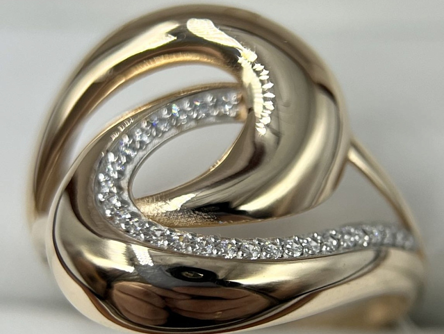 На фото Золотые кольца в Казахстане №кольцо из красного золота с фианитом 20 вес 2.49 г:     .