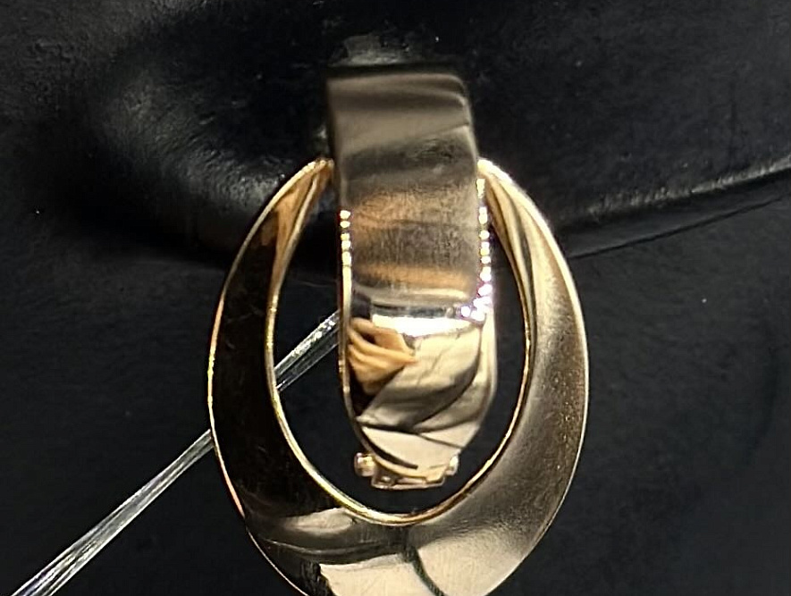 На фото Золотые серьги  №серьги из красного золота без вставки вес 3.87 г:     .