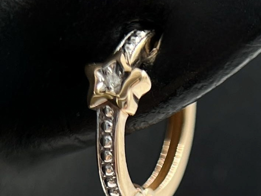 На фото Золотые серьги  №серьги из белого золота с бриллиантом вес 1.5 г:     .