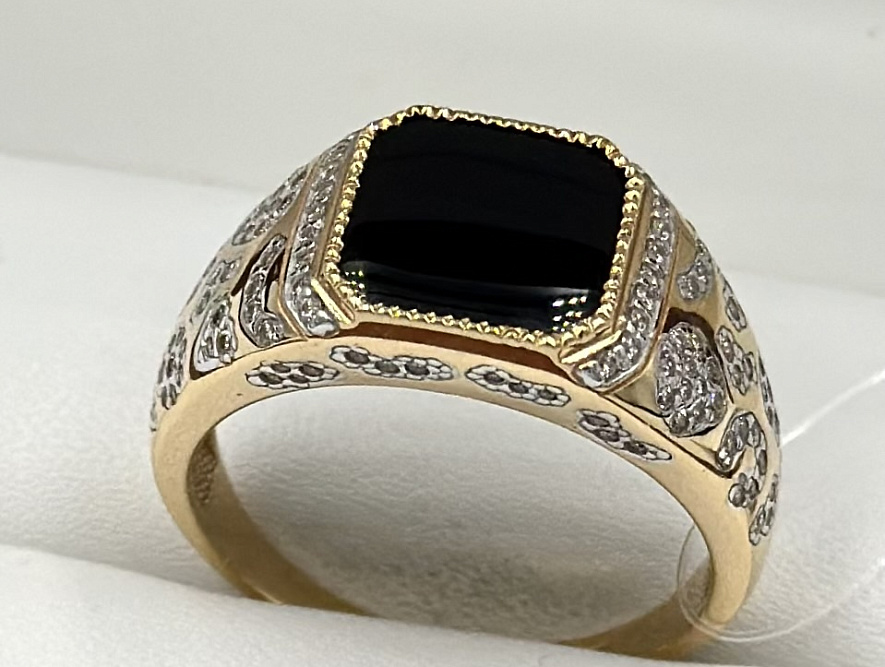 На фото Золотые печатки в Казахстане №печатка из красного золота с фианитом и ониксом 20.5 вес 6.63 г:     .