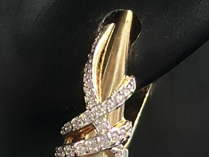 На фото Золотые серьги  №серьги из красного золота с фианитом вес 3.3 г:     .