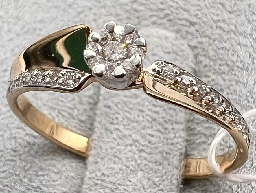 На фото Золотые кольца в Казахстане №кольцо из белого золота с бриллиантом 16 вес 1.21 г:     .