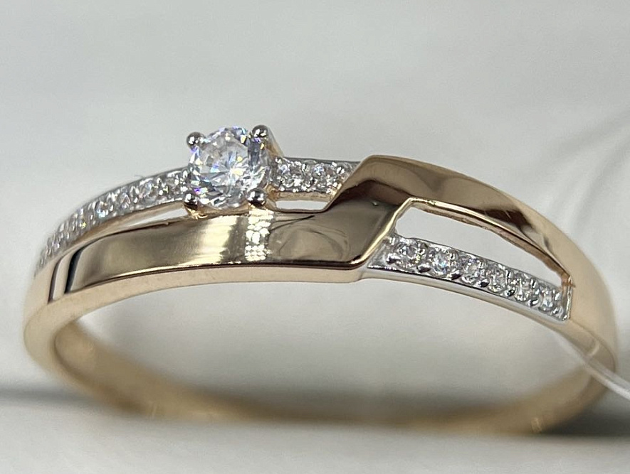 На фото Золотые кольца в Казахстане №кольцо из красного золота с фианитом 20 вес 1.87 г:     .