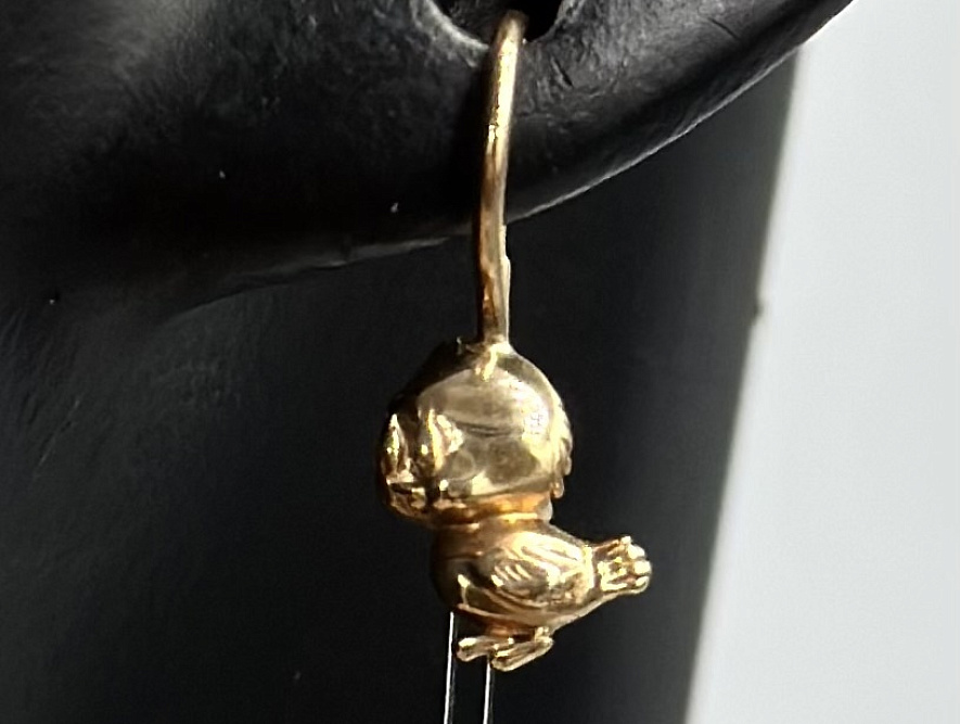 На фото Золотые серьги  №серьги из красного золота без вставки вес 0.95 г:     .