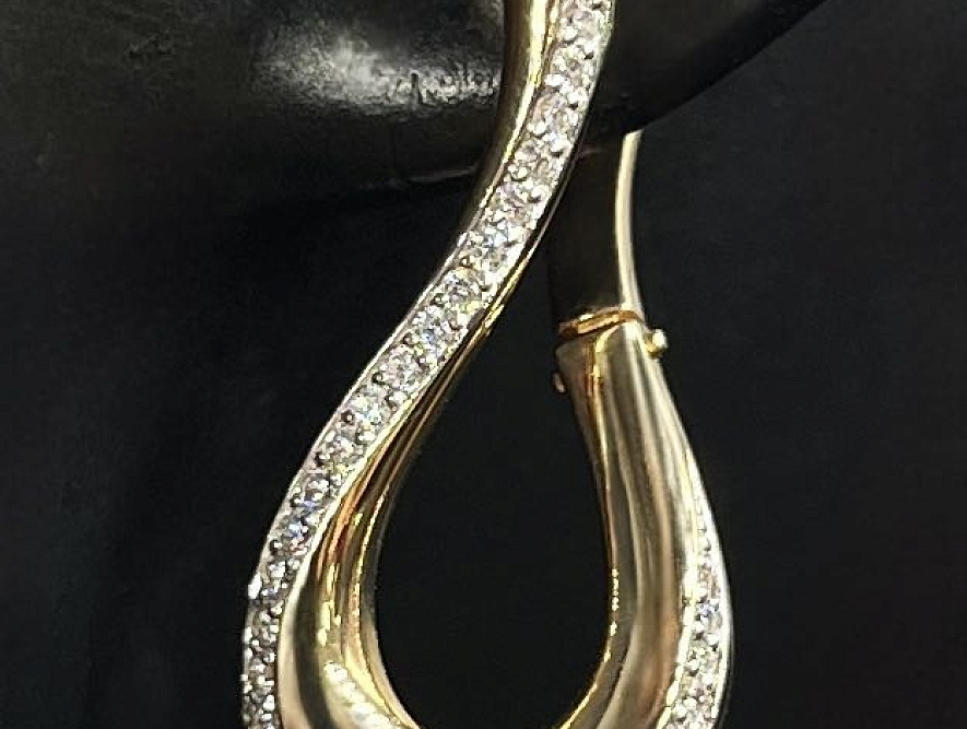 На фото Золотые серьги  №серьги из красного золота с фианитом вес 5.35 г:     .