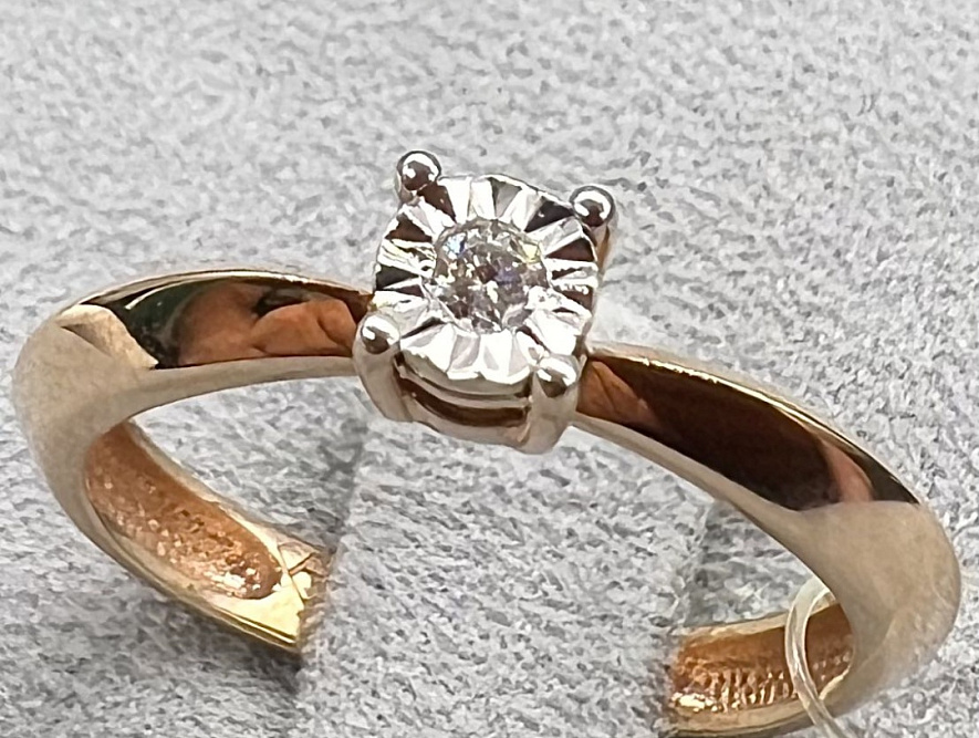 На фото Золотые кольца в Казахстане №кольцо из белого золота с бриллиантом 15.5 вес 1.8 г:     .