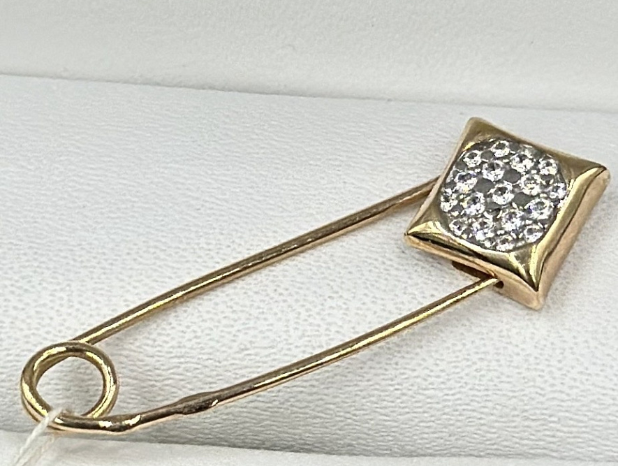 На фото Золотые булавки в Казахстане №булавка из красного золота с цирконом вес 1.49 г:     .