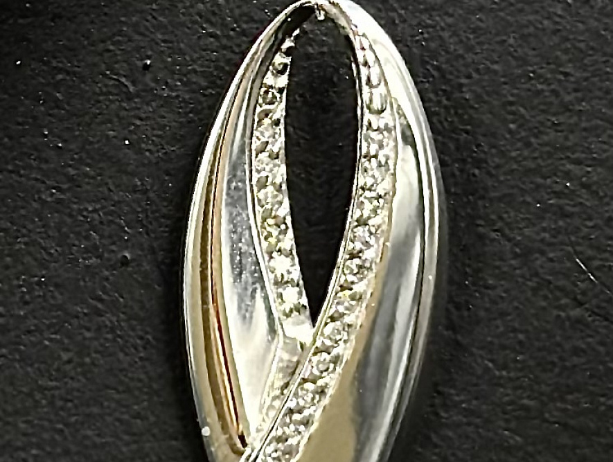 На фото Золотые подвески в Казахстане №подвеска из белого золота с бриллиантом вес 1.07 г:     .