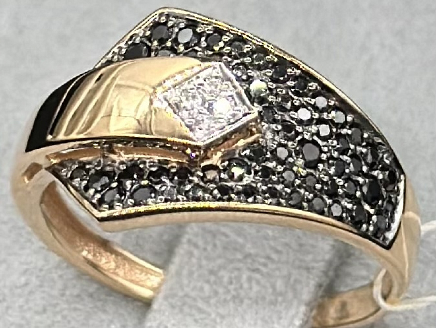 На фото Золотые кольца в Казахстане №кольцо из красного золота с фианитом 17 вес 2.75 г:     .