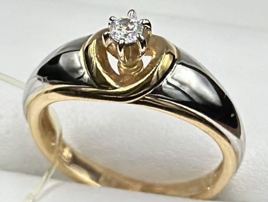 На фото Золотые кольца в Казахстане №кольцо из белого золота с фианитом 16.5 вес 3.5 г:     .