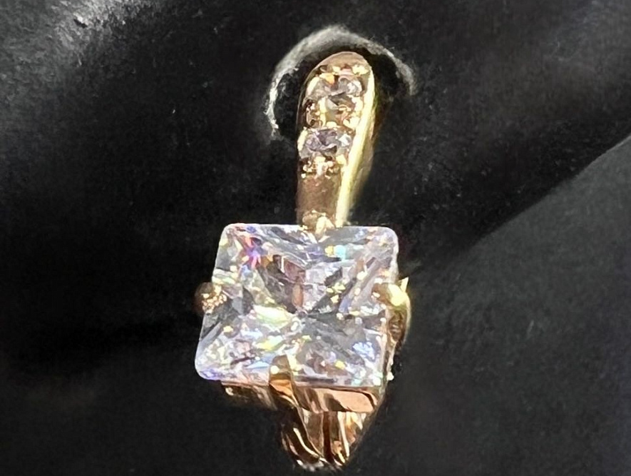 На фото Золотые серьги  №серьги из красного золота с фианитом вес 1.94 г:     .