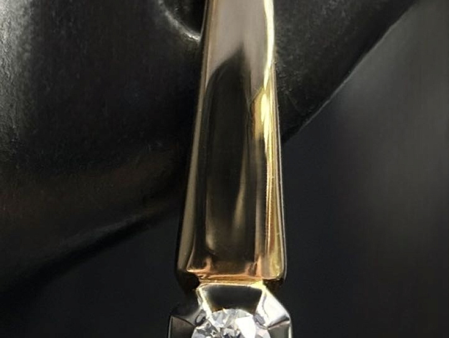 На фото Золотые серьги  №серьги из белого золота с бриллиантом вес 2.28 г:     .