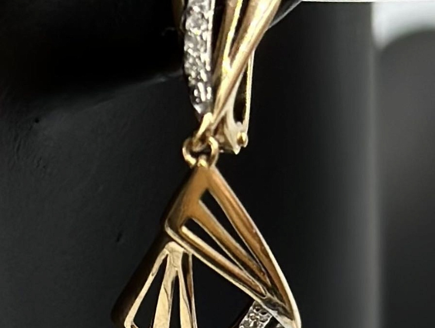 На фото Золотые серьги  №серьги из красного золота с фианитом вес 2.64 г:     .