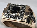 На фото Золотые печатки в Казахстане №печатка из красного золота с фианитом и ониксом 20 вес 6.09 г:     .