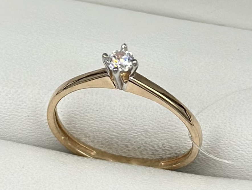 На фото Золотые кольца в Казахстане №помолвочное кольцо из белого золота с фианитом 16 вес 1.17 г:     .