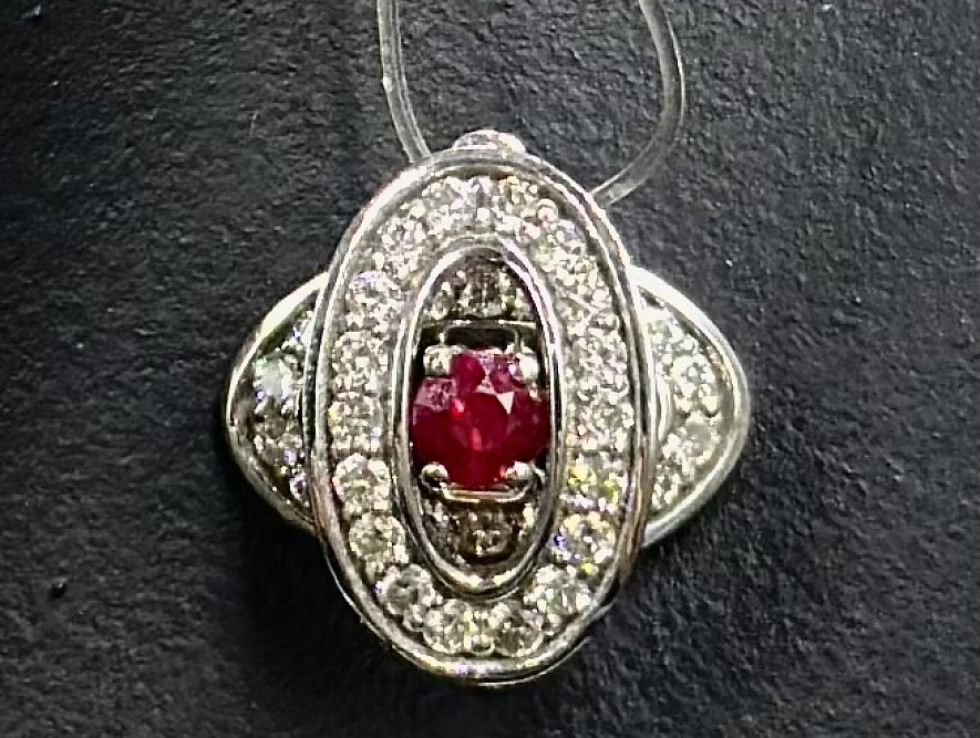 На фото Золотые подвески в Казахстане №подвеска из белого золота с бриллиантом и рубином вес 1.41 г:     .