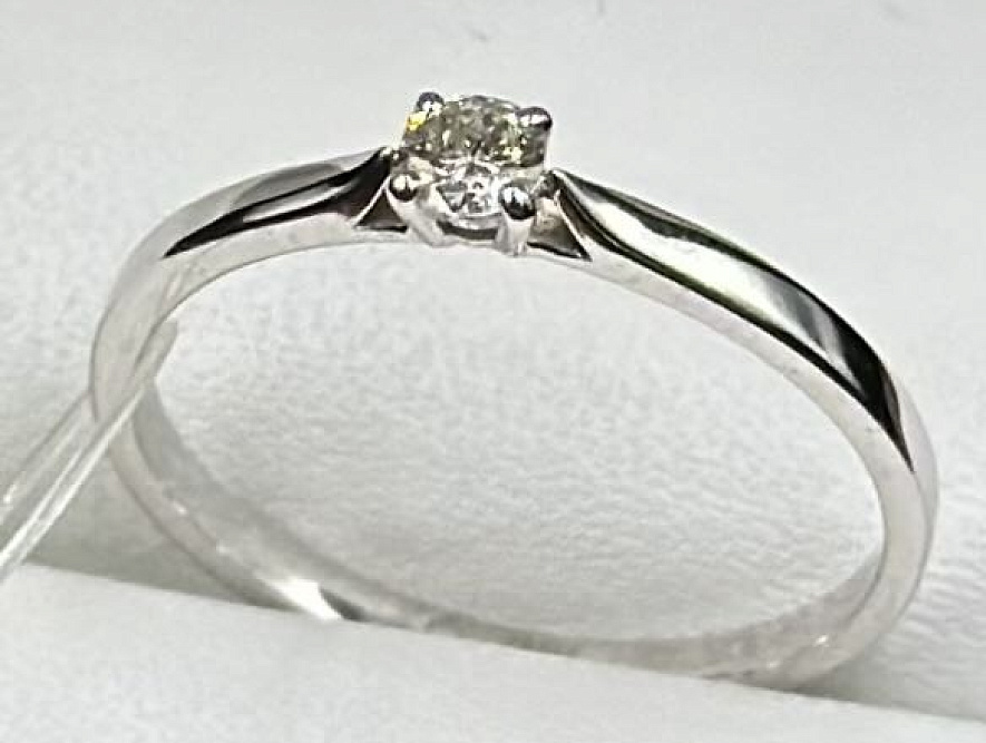 На фото Золотые кольца в Казахстане №кольцо из белого золота с бриллиантом 16 вес 1.16 г:     .