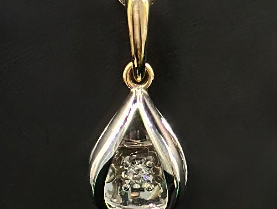 На фото Золотые подвески в Казахстане №подвеска из белого золота с бриллиантом вес 1.23 г:     .