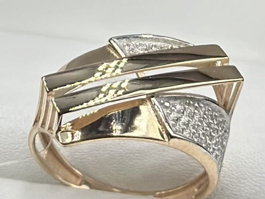 На фото Золотые кольца в Казахстане №кольцо из красного золота с фианитом 17.5 вес 2.31 г:     .