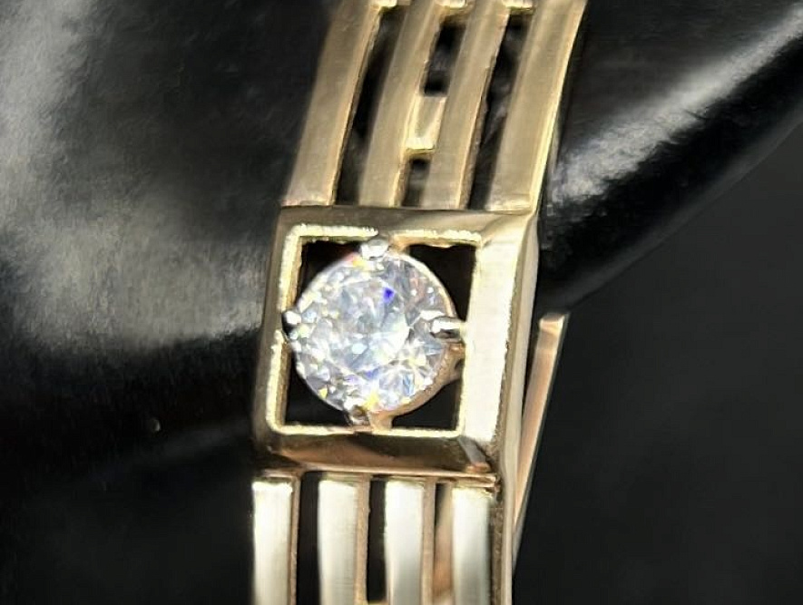 На фото Золотые серьги  №серьги из красного золота с фианитом вес 2.06 г:     .