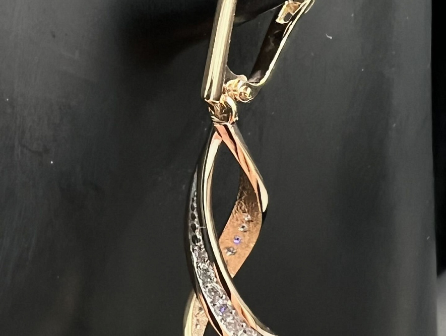 На фото Золотые серьги  №серьги из красного золота с фианитом вес 5.25 г:     .